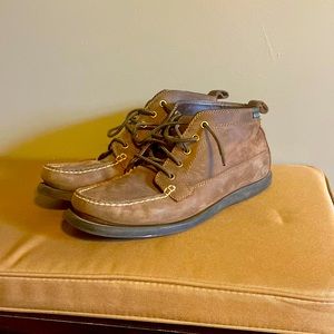 Midcut leather chukka boot